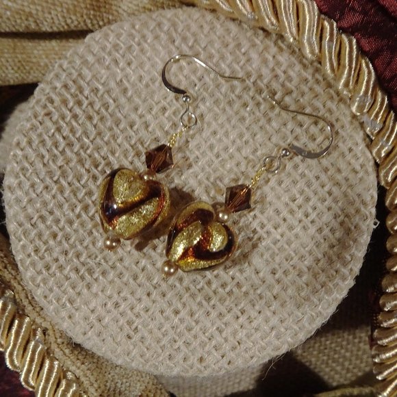 Handmade Murano earrings in topaz sweetheart design with embedded gold leaf - Picture 4 of 7